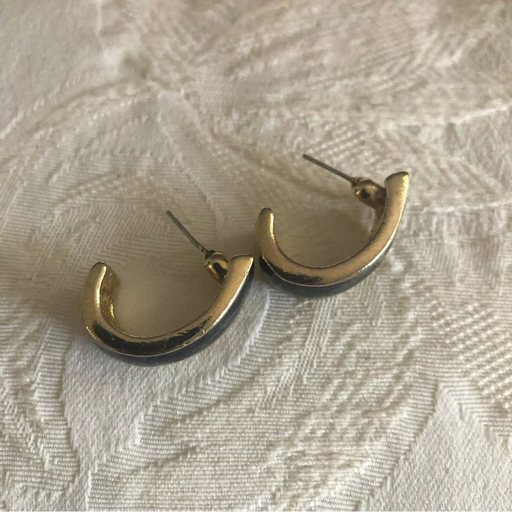 Vintage emerald metallic enamel hoop pierced earrings
